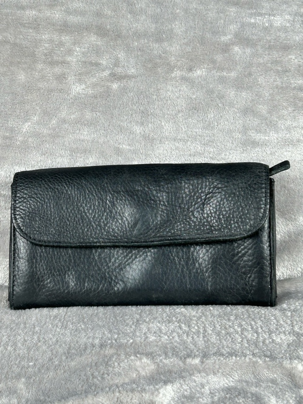 Linea Pelle Leather Wallet Clutch Black‎ Leather Embossed Logo Zipper Pockets